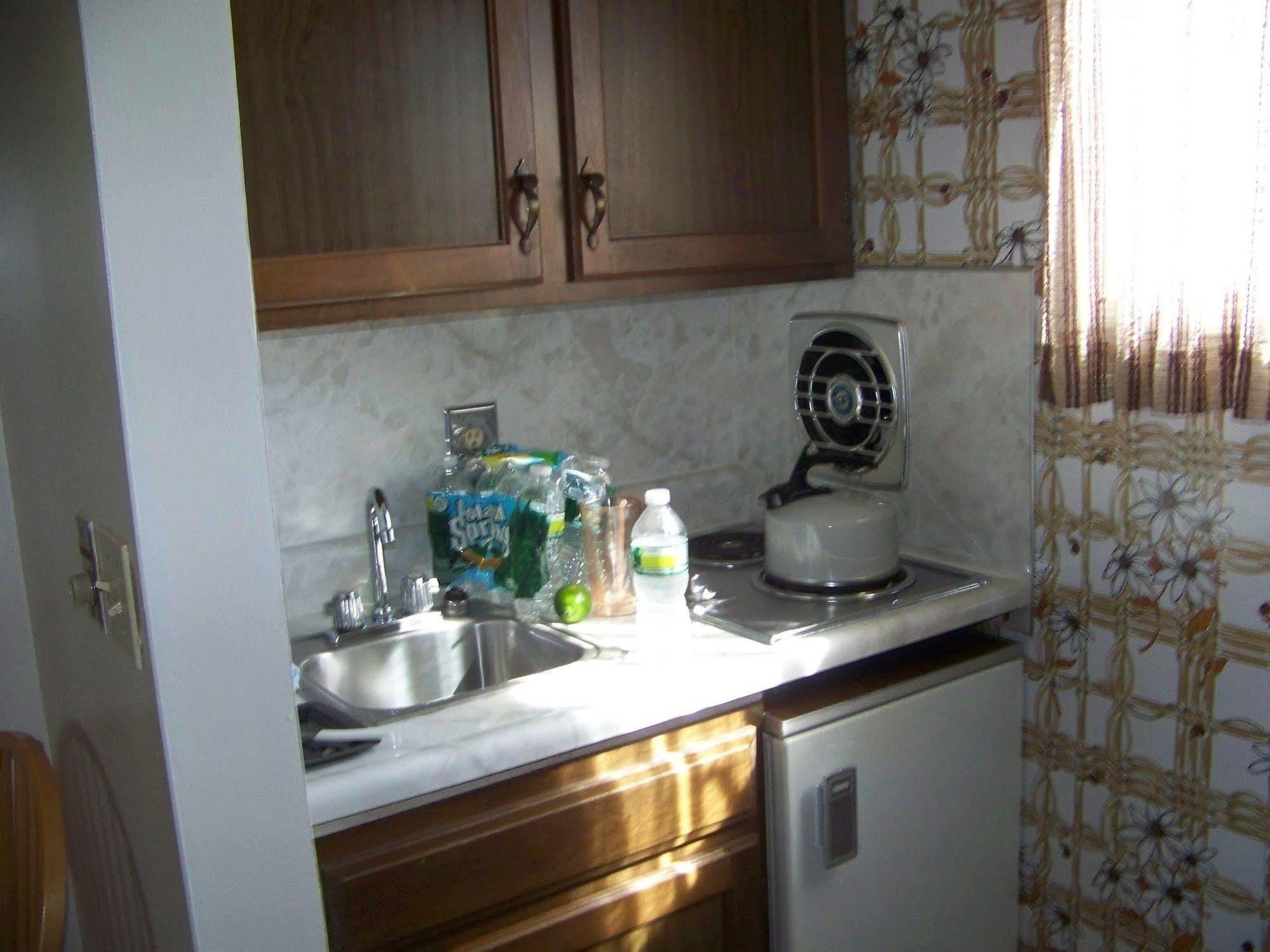 Long Beach Motor Inn Йорк Экстерьер фото